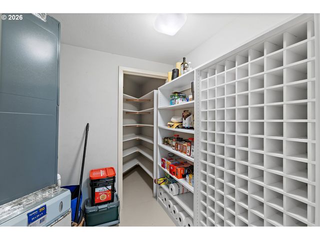 305 S MONTGOMERY St, Portland, OR 97201