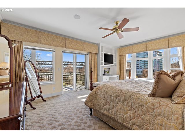 305 S MONTGOMERY St, Portland, OR 97201