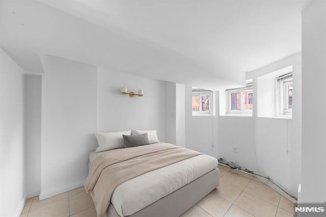 64 Oak Street, Jersey City, NJ 07304