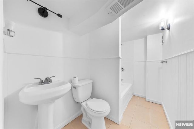 64 Oak Street, Jersey City, NJ 07304