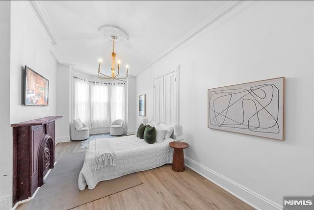 64 Oak Street, Jersey City, NJ 07304