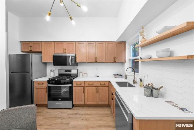 64 Oak Street, Jersey City, NJ 07304