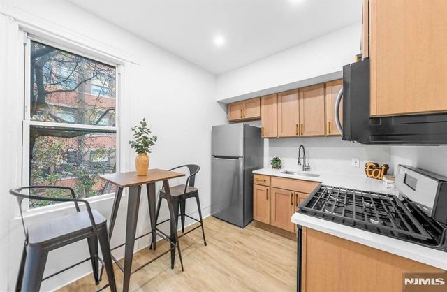 64 Oak Street, Jersey City, NJ 07304