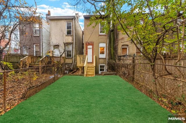 64 Oak Street, Jersey City, NJ 07304