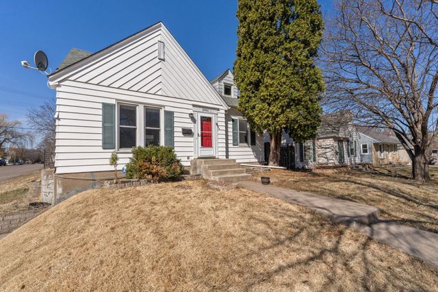 2901 Zenith Avenue N, Robbinsdale, MN 55422