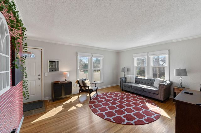 2901 Zenith Avenue N, Robbinsdale, MN 55422