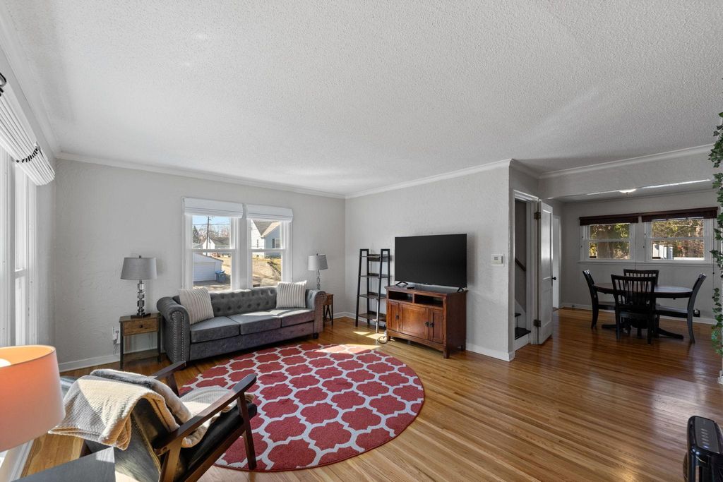 2901 Zenith Avenue N, Robbinsdale, MN 55422