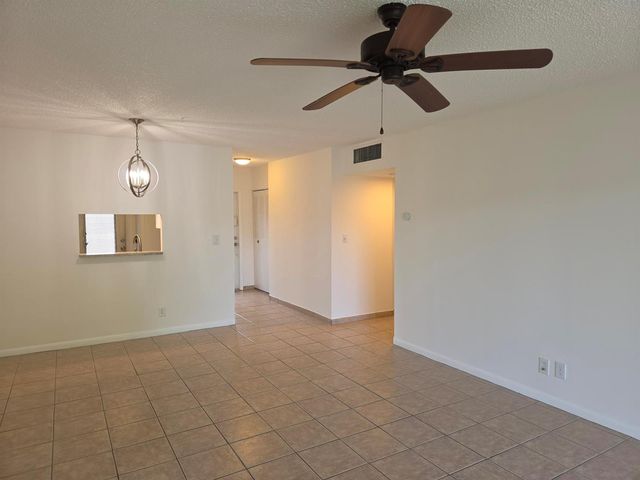 3400 NW 48th Avenue 512, Lauderdale Lakes, FL 33319