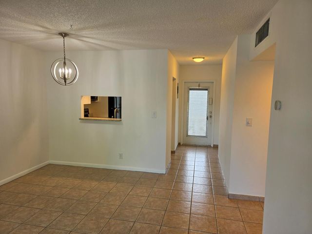 3400 NW 48th Avenue 512, Lauderdale Lakes, FL 33319