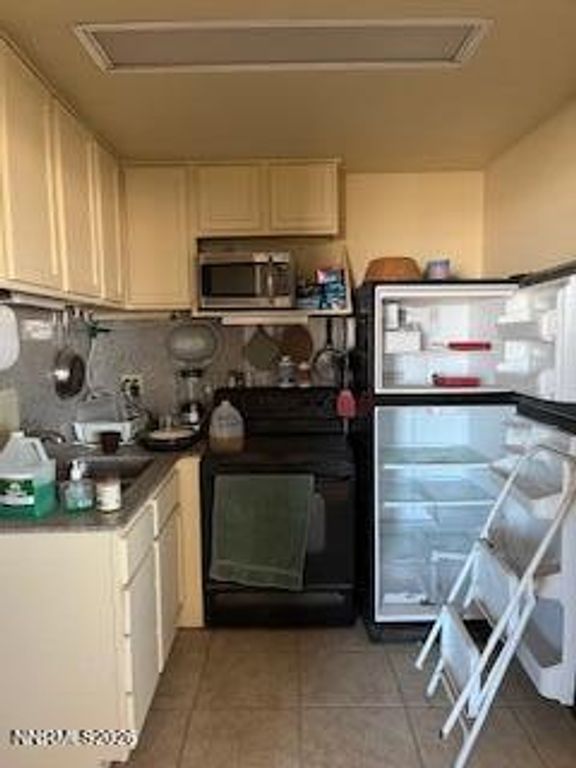 Image 12 of property listing at 22175 Summit Lake Trail, Lovelock, NV 89419