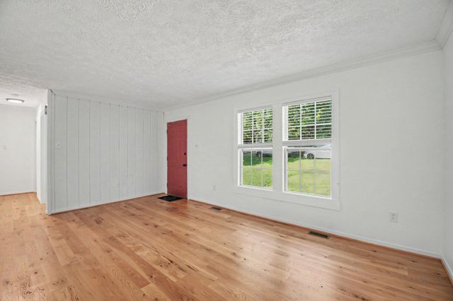 215 SPOTSWOOD RD, Locust Grove, VA 22508