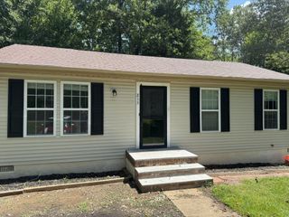 215 SPOTSWOOD RD, Locust Grove, VA 22508