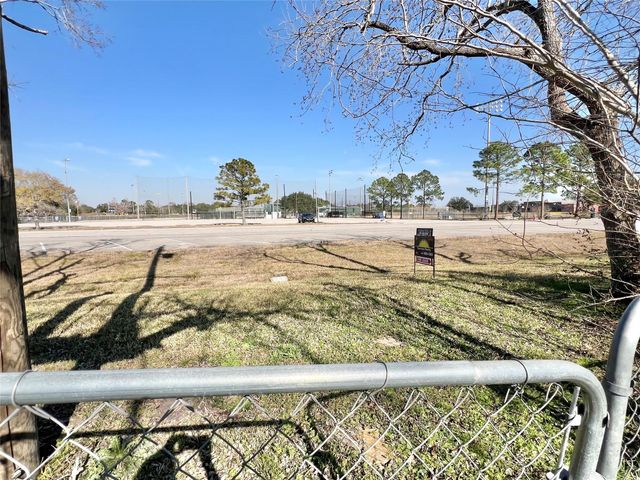 303 Brigadoon Lane, Friendswood, TX 77546