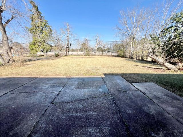 303 Brigadoon Lane, Friendswood, TX 77546