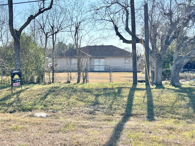 303 Brigadoon Lane, Friendswood, TX 77546