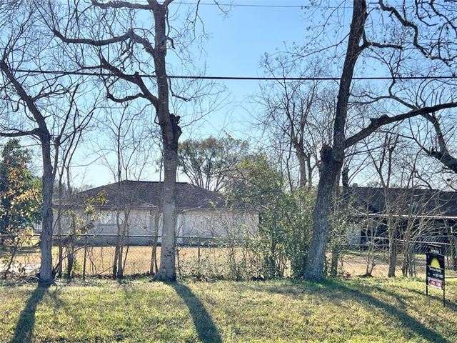 303 Brigadoon Lane, Friendswood, TX 77546