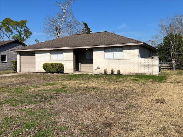 303 Brigadoon Lane, Friendswood, TX 77546
