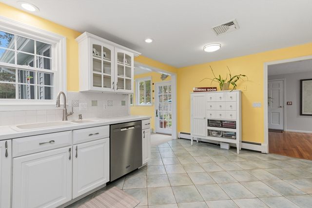 14 Fox Hill Rd, Framingham, MA 01701