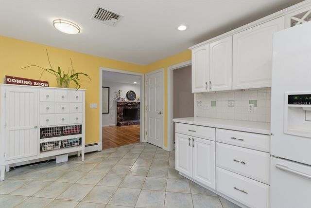 14 Fox Hill Rd, Framingham, MA 01701