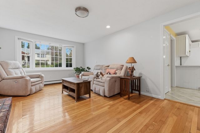 14 Fox Hill Rd, Framingham, MA 01701