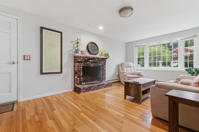 14 Fox Hill Rd, Framingham, MA 01701