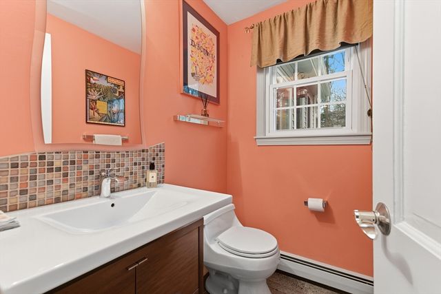 14 Fox Hill Rd, Framingham, MA 01701