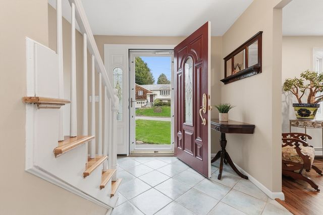 14 Fox Hill Rd, Framingham, MA 01701