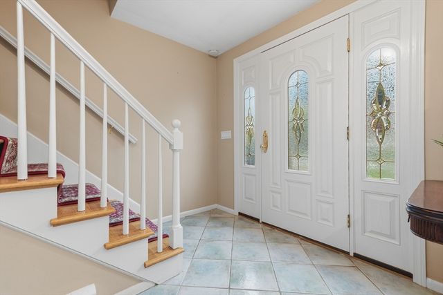 14 Fox Hill Rd, Framingham, MA 01701