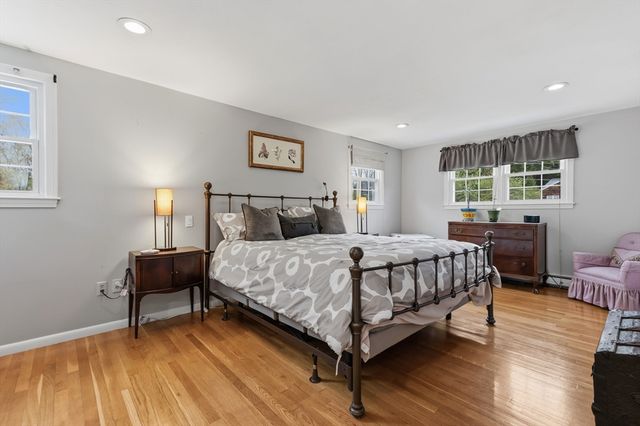 14 Fox Hill Rd, Framingham, MA 01701