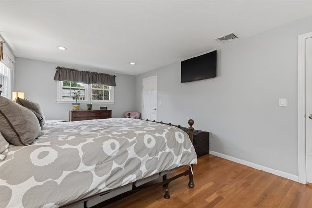 14 Fox Hill Rd, Framingham, MA 01701