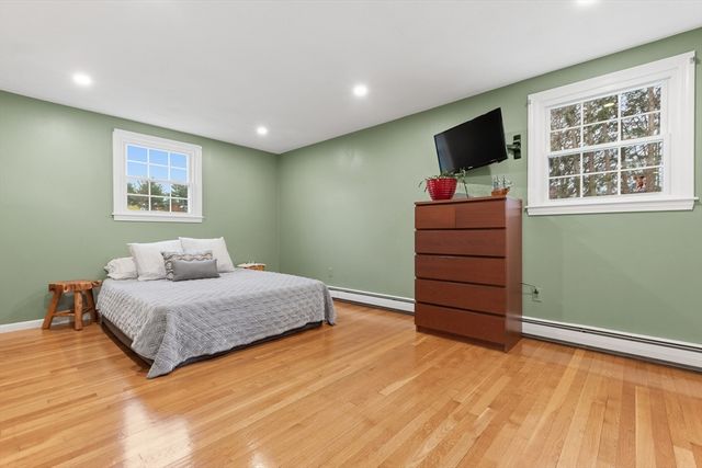 14 Fox Hill Rd, Framingham, MA 01701