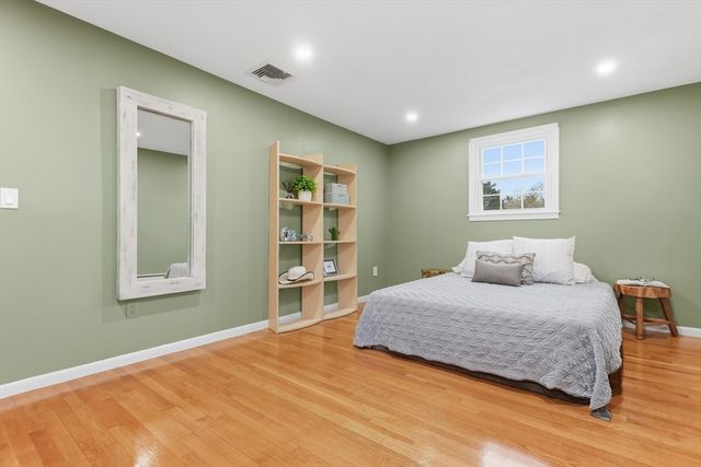 14 Fox Hill Rd, Framingham, MA 01701