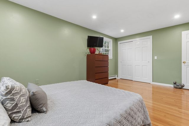 14 Fox Hill Rd, Framingham, MA 01701