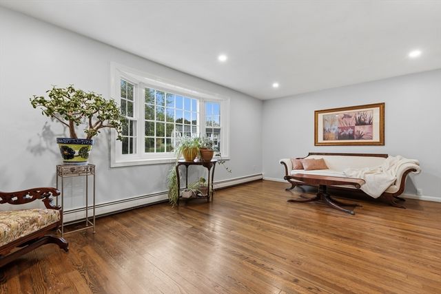 14 Fox Hill Rd, Framingham, MA 01701