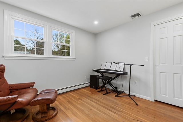 14 Fox Hill Rd, Framingham, MA 01701