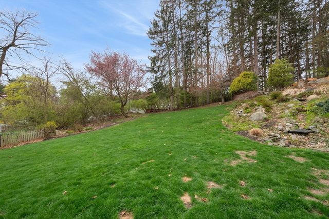 14 Fox Hill Rd, Framingham, MA 01701