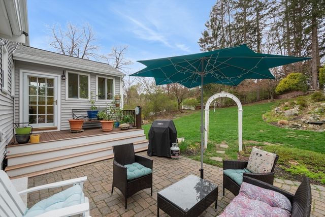 14 Fox Hill Rd, Framingham, MA 01701