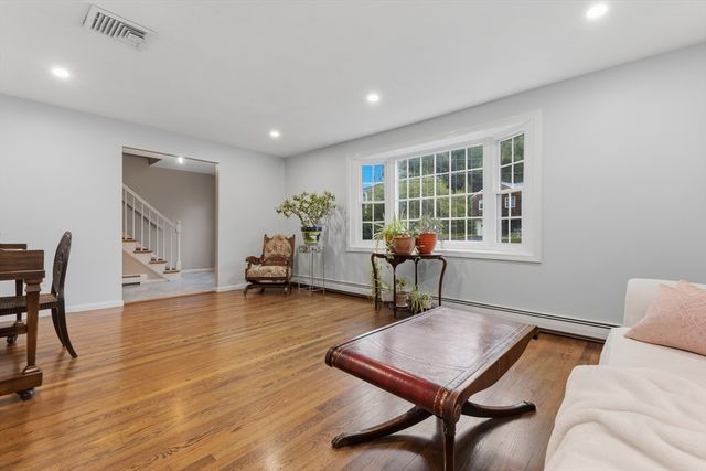 14 Fox Hill Rd, Framingham, MA 01701