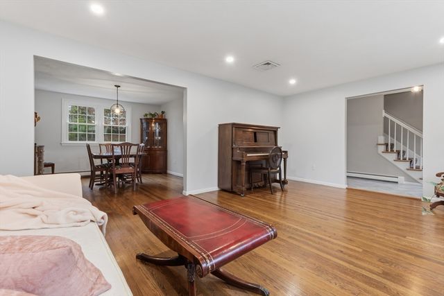 14 Fox Hill Rd, Framingham, MA 01701