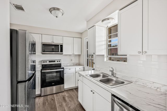 1716 EL CAMINO Road 6, Jacksonville, FL 32216