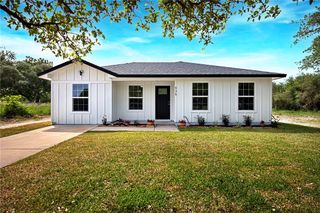 936 S 10th St, Aransas Pass, TX 78336