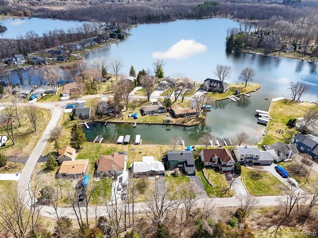 3318 Shawnee Trail, Pinckney, MI 48169