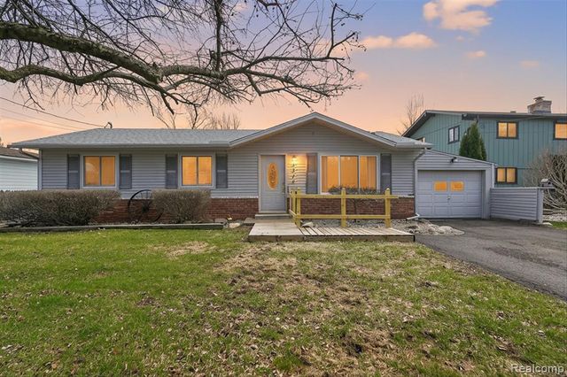 3318 Shawnee Trail, Pinckney, MI 48169