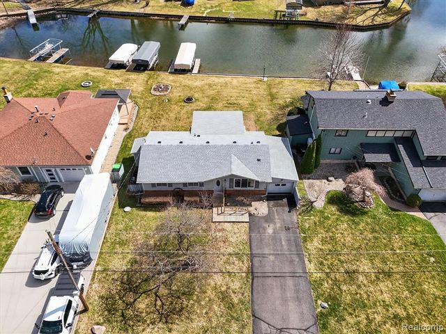 3318 Shawnee Trail, Pinckney, MI 48169