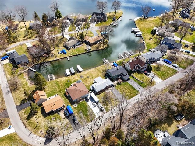 3318 Shawnee Trail, Pinckney, MI 48169