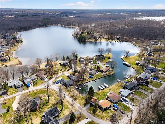 3318 Shawnee Trail, Pinckney, MI 48169