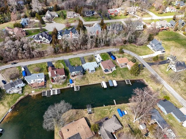 3318 Shawnee Trail, Pinckney, MI 48169