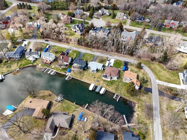 3318 Shawnee Trail, Pinckney, MI 48169