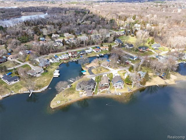 3318 Shawnee Trail, Pinckney, MI 48169