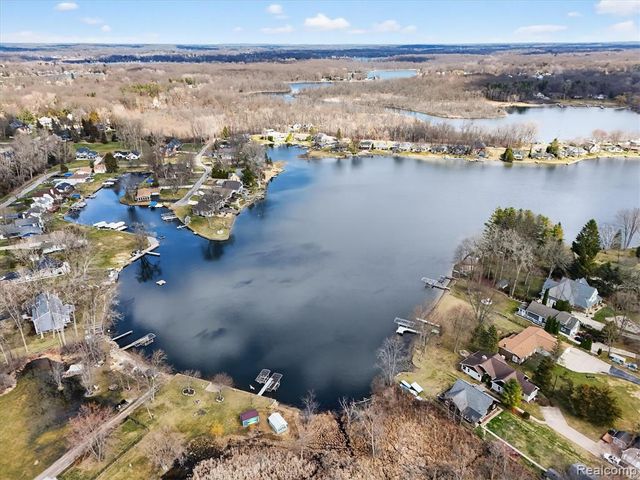 3318 Shawnee Trail, Pinckney, MI 48169